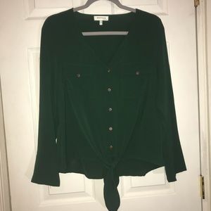 Monteau • Green long sleeve button up